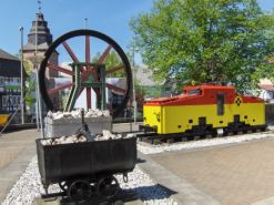 Bitte zum Vergrößern und zur Dia-Show anklicken!